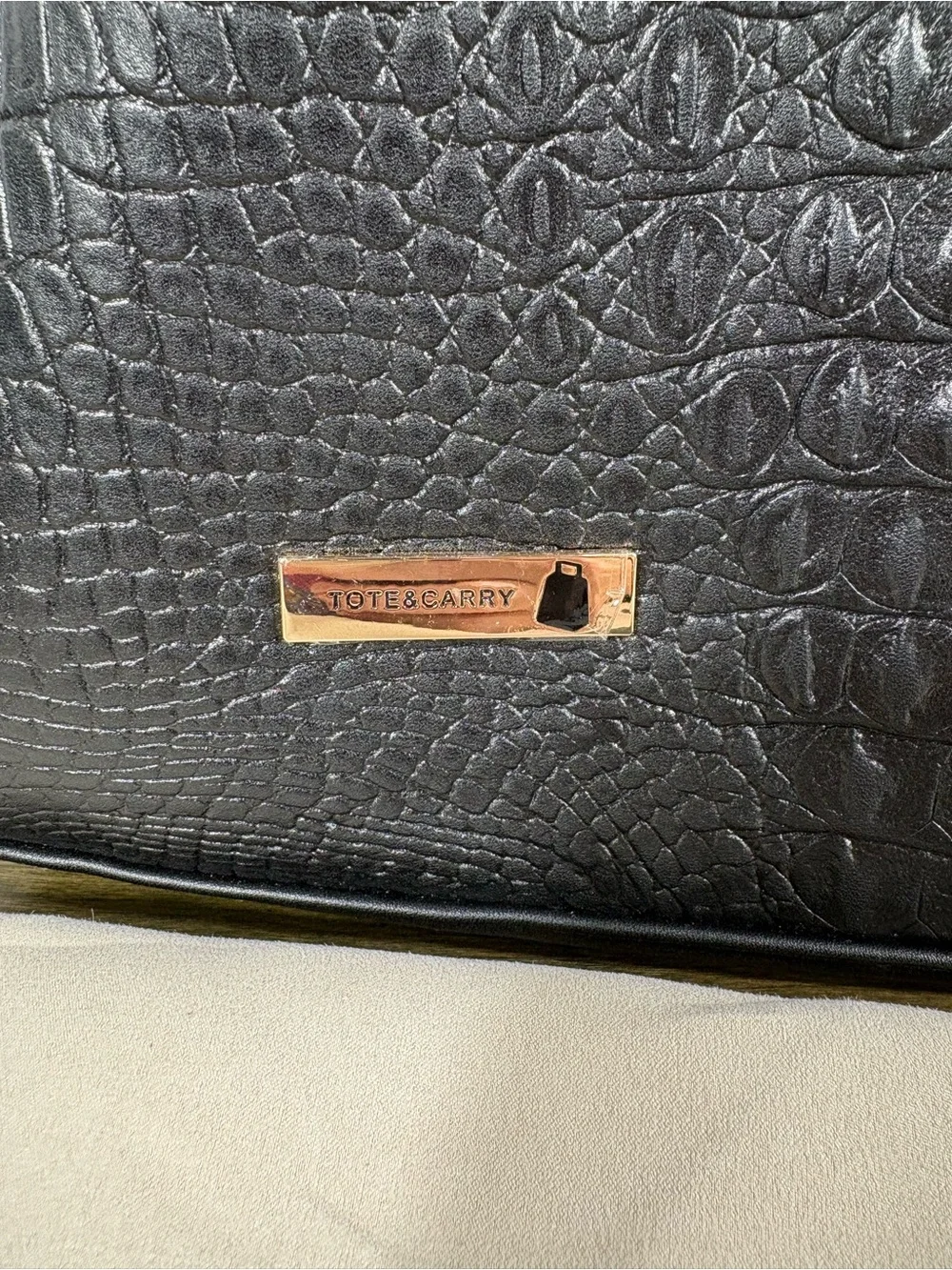 NWT Tote & Carry Statement Traveler Backpack in Black